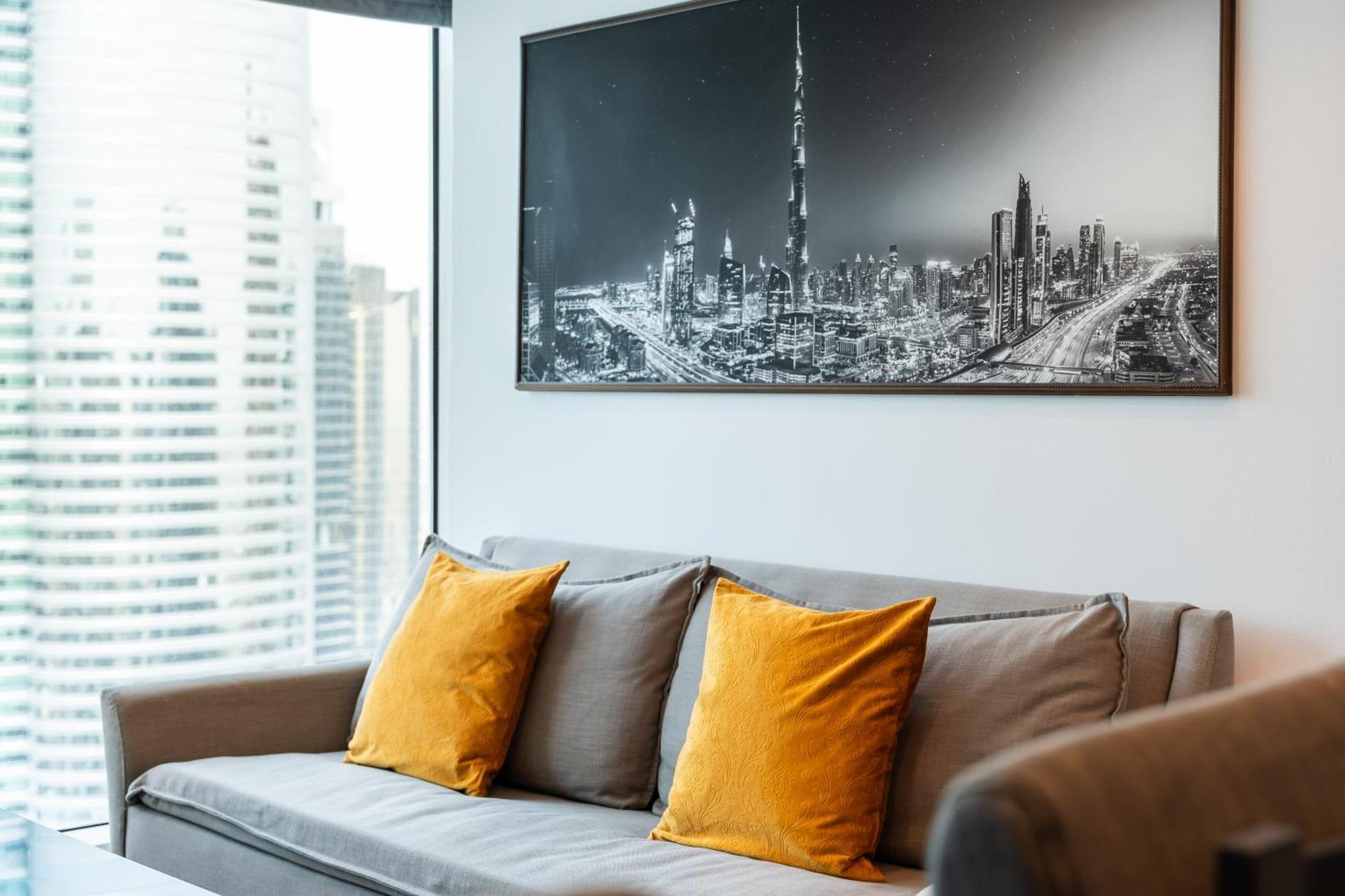 Modern & Spacious 2-Bed Condo With Panoramic Lake Views, Dual Balconies, Steps From Dubai Jlt Metro By "La Buena Vida Holiday Homes" Exterior foto
