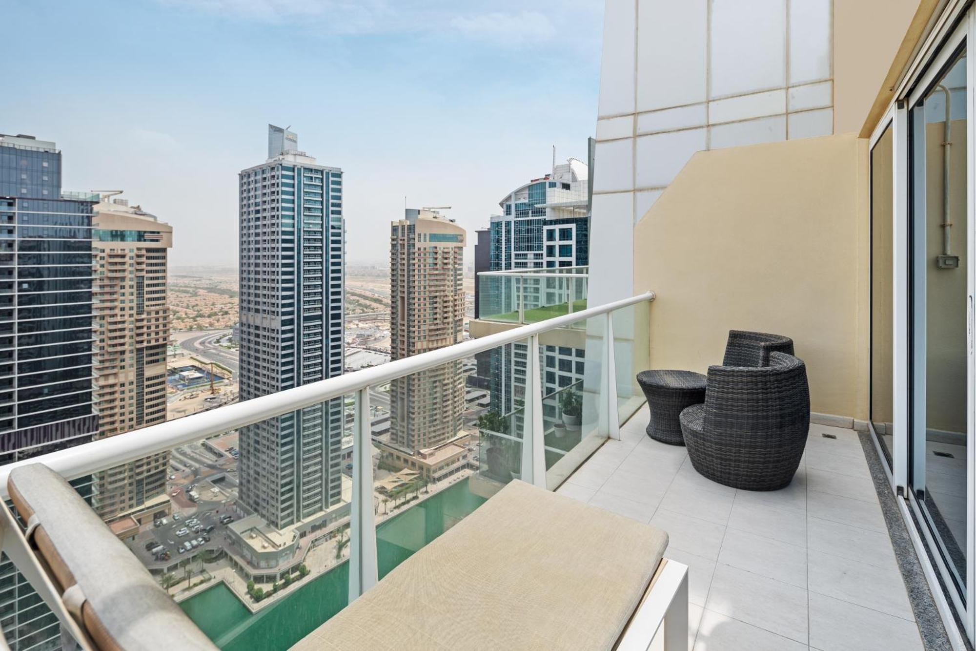 Modern & Spacious 2-Bed Condo With Panoramic Lake Views, Dual Balconies, Steps From Dubai Jlt Metro By "La Buena Vida Holiday Homes" Exterior foto