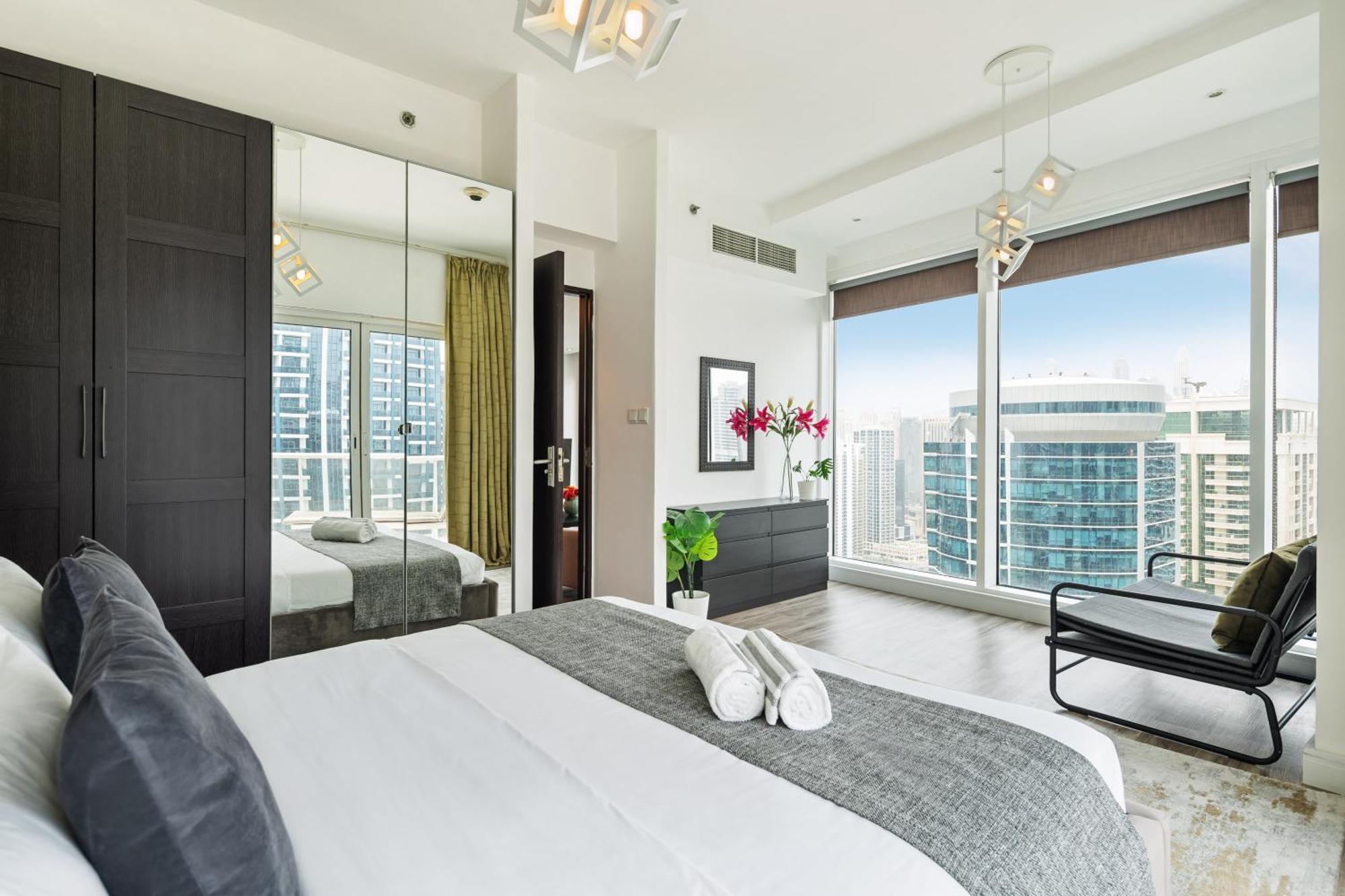 Modern & Spacious 2-Bed Condo With Panoramic Lake Views, Dual Balconies, Steps From Dubai Jlt Metro By "La Buena Vida Holiday Homes" Exterior foto